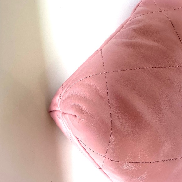 EUC Chanel Small 22 Bag Pink Calfskin Antique Gold Hardware - Picture 5 of 16